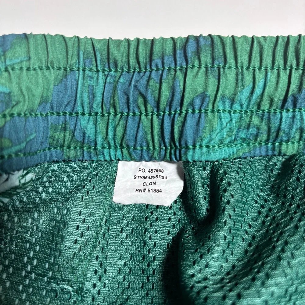 Patagonia hydro Volly Board Shorts Mens XL Green AOP Floral Tropical Beach